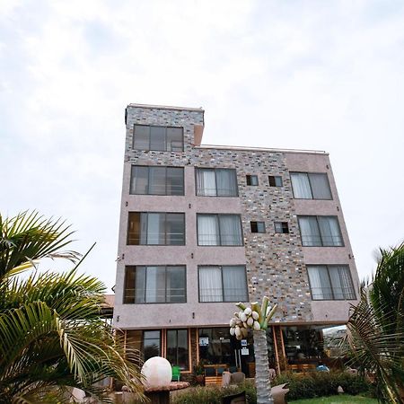 Plus 33 Hotel Nungua Екстериор снимка