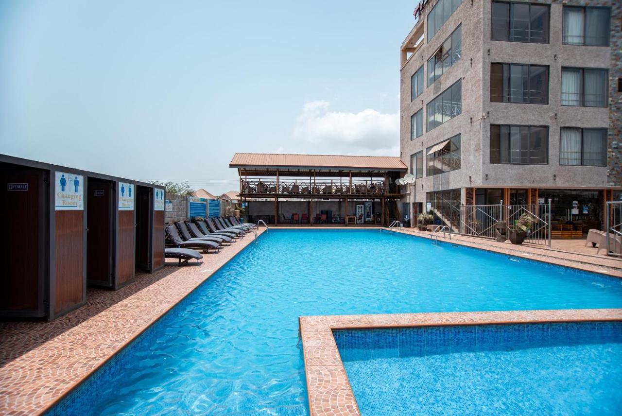 Plus 33 Hotel Nungua Екстериор снимка