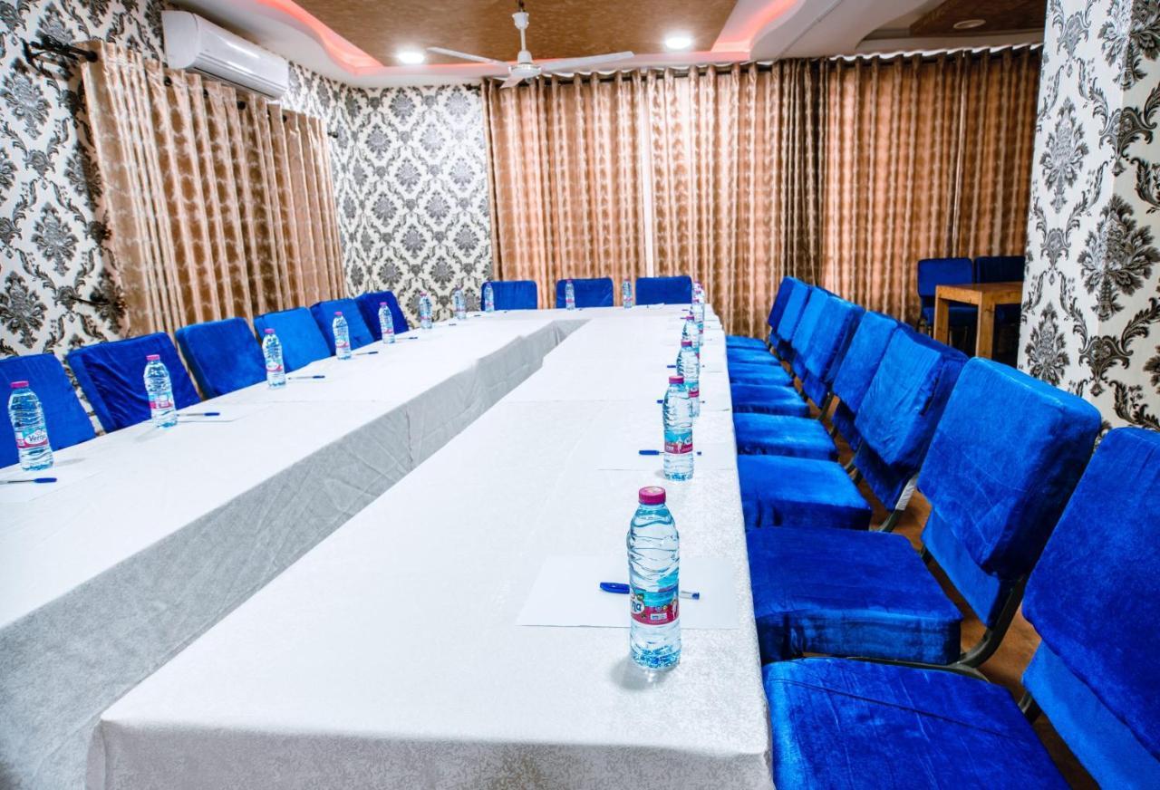 Plus 33 Hotel Nungua Екстериор снимка
