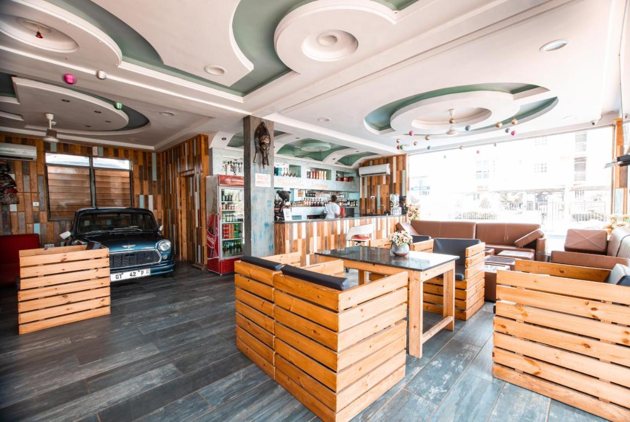 Plus 33 Hotel Nungua Екстериор снимка