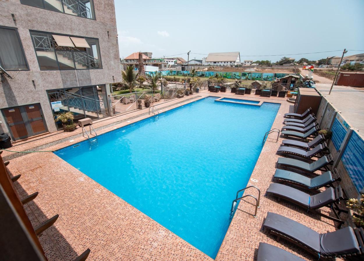 Plus 33 Hotel Nungua Екстериор снимка
