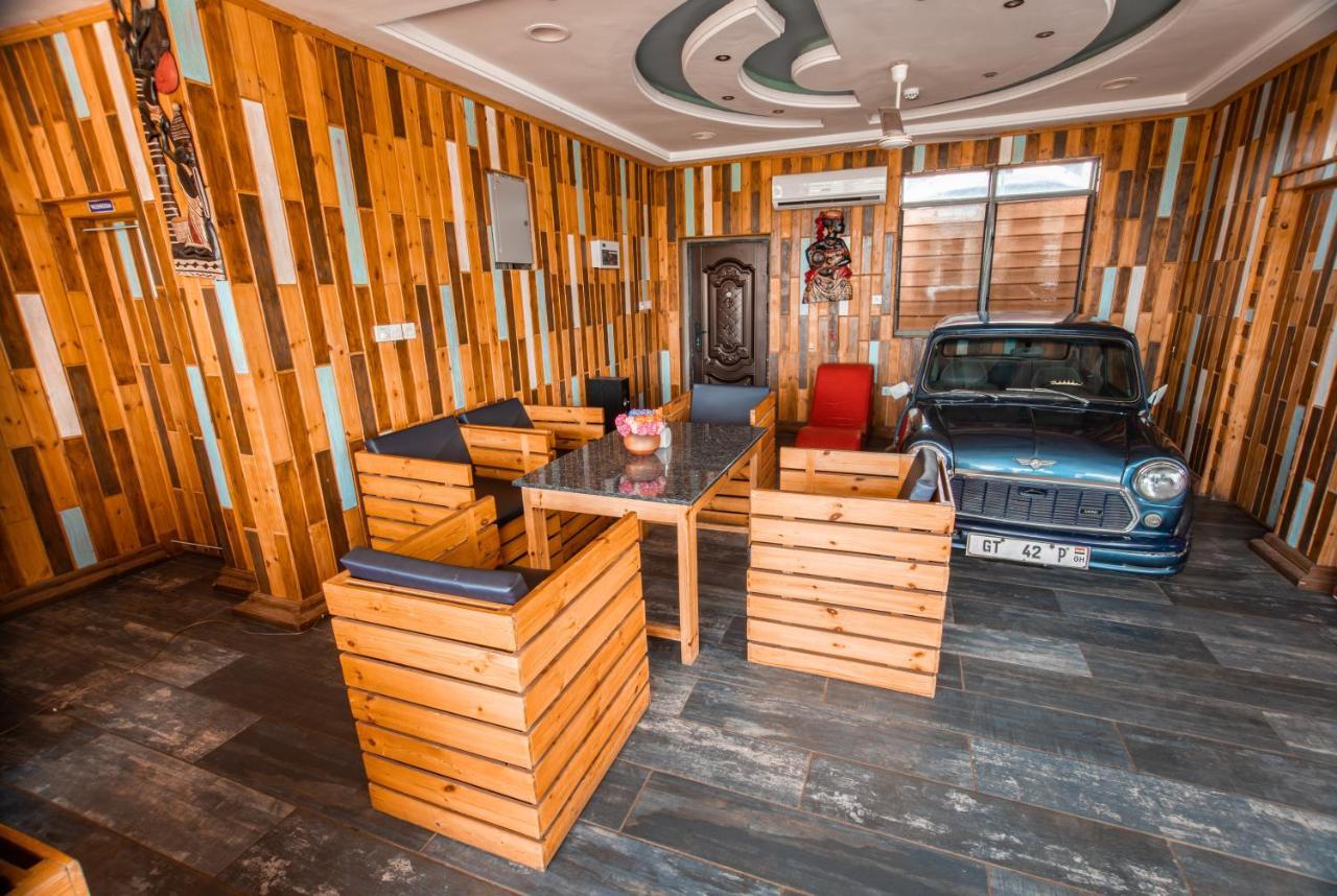Plus 33 Hotel Nungua Екстериор снимка