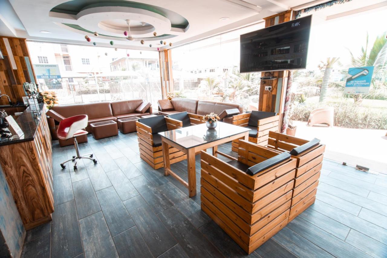 Plus 33 Hotel Nungua Екстериор снимка