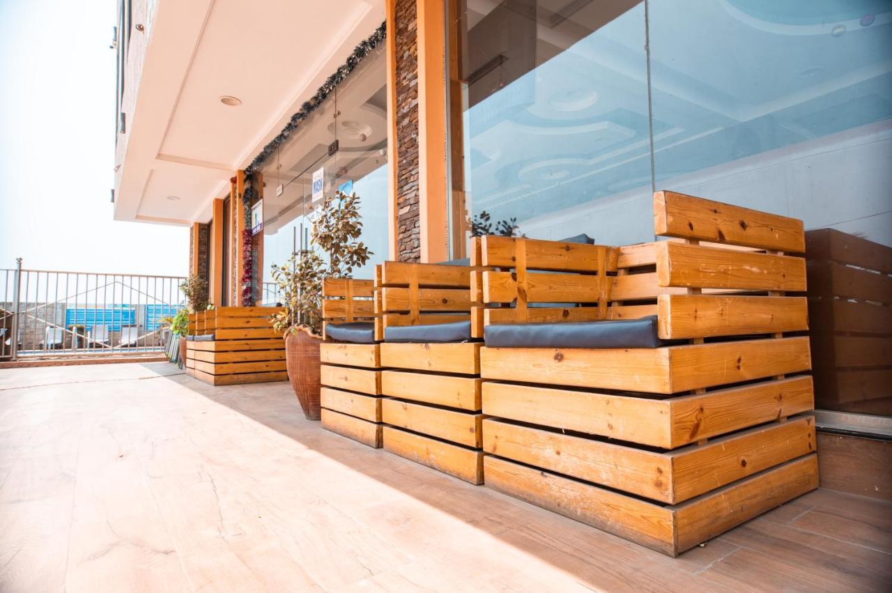 Plus 33 Hotel Nungua Екстериор снимка