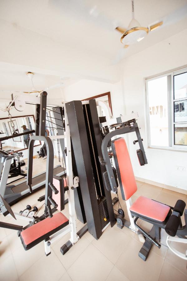 Plus 33 Hotel Nungua Екстериор снимка