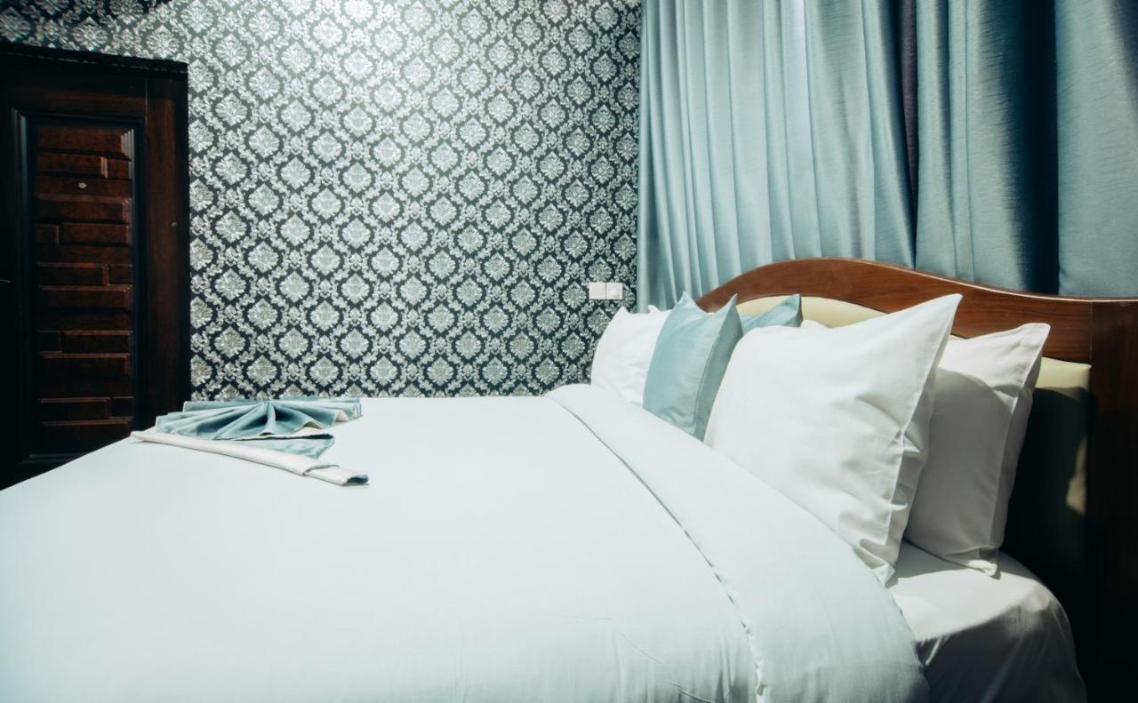 Plus 33 Hotel Nungua Екстериор снимка