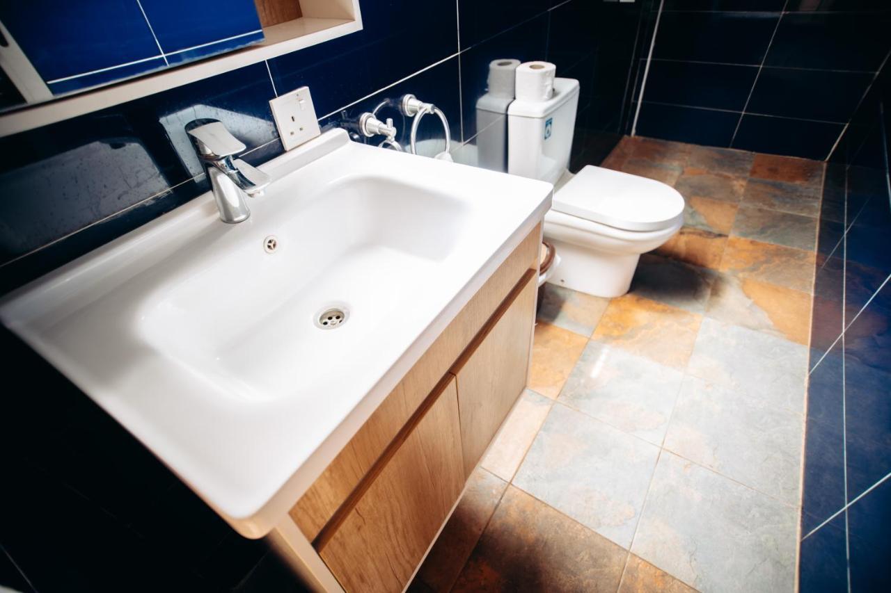 Plus 33 Hotel Nungua Екстериор снимка
