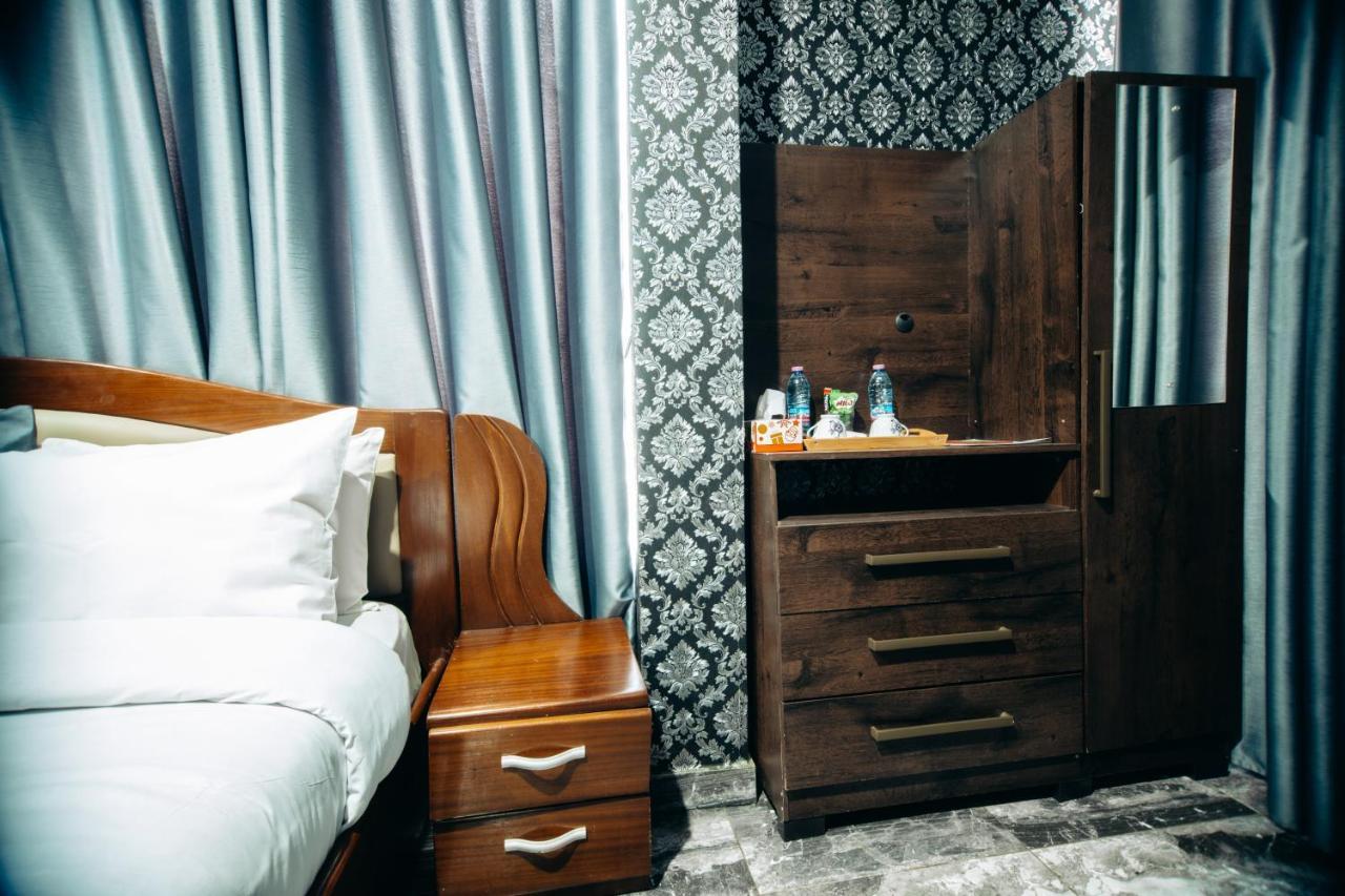 Plus 33 Hotel Nungua Екстериор снимка