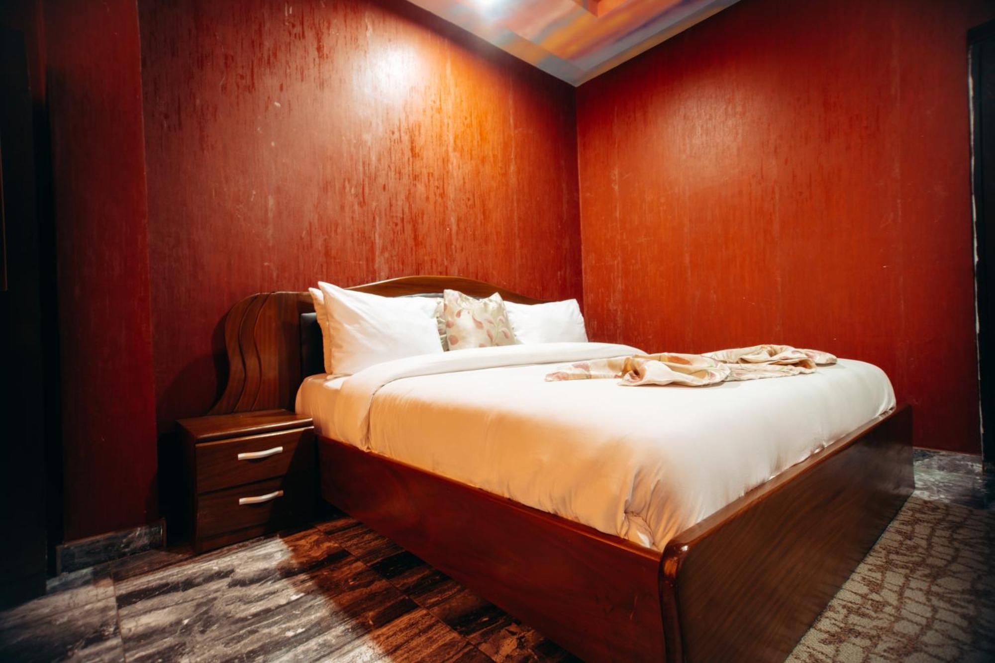 Plus 33 Hotel Nungua Екстериор снимка