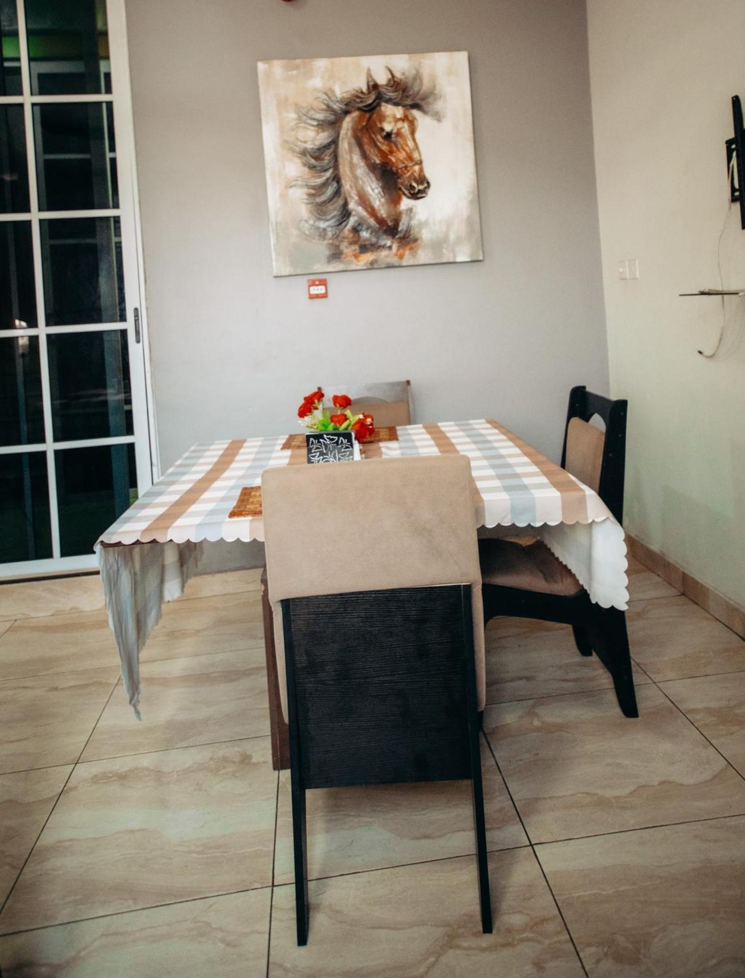 Plus 33 Hotel Nungua Екстериор снимка