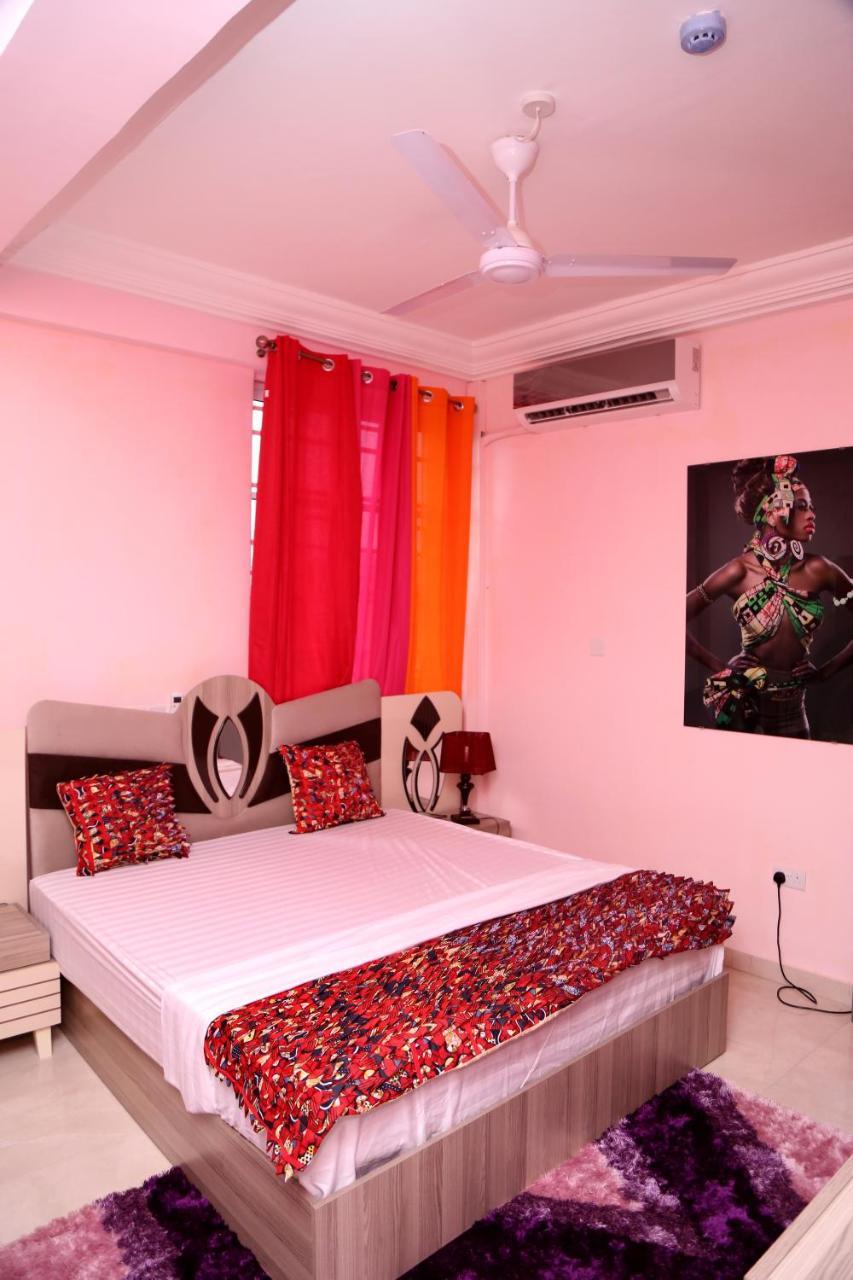 Plus 33 Hotel Nungua Екстериор снимка