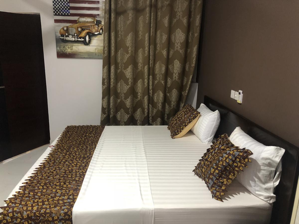 Plus 33 Hotel Nungua Екстериор снимка