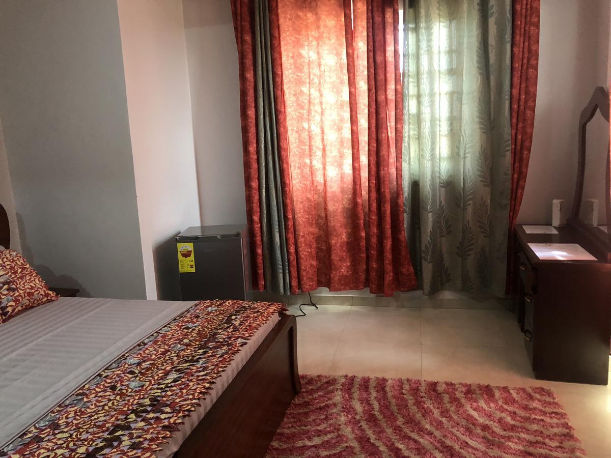 Plus 33 Hotel Nungua Екстериор снимка