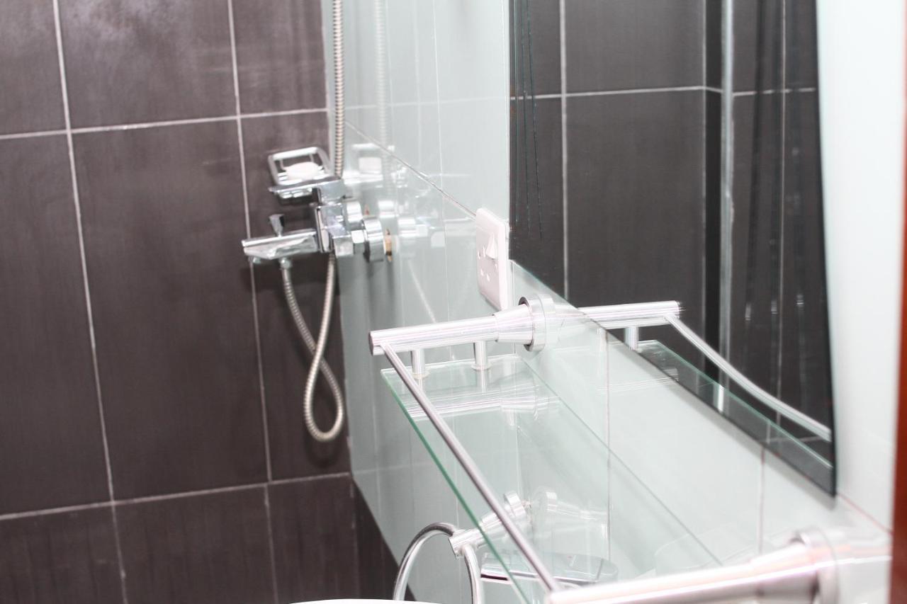 Plus 33 Hotel Nungua Екстериор снимка