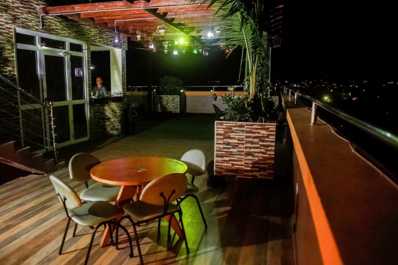 Plus 33 Hotel Nungua Екстериор снимка