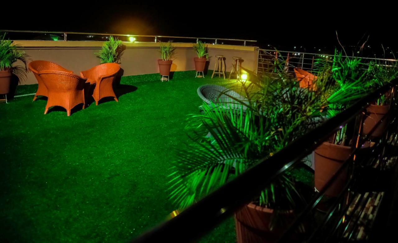 Plus 33 Hotel Nungua Екстериор снимка