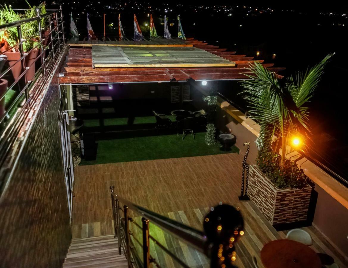 Plus 33 Hotel Nungua Екстериор снимка