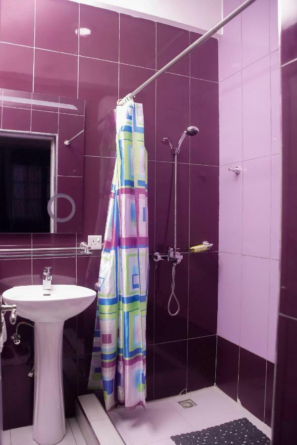Plus 33 Hotel Nungua Екстериор снимка